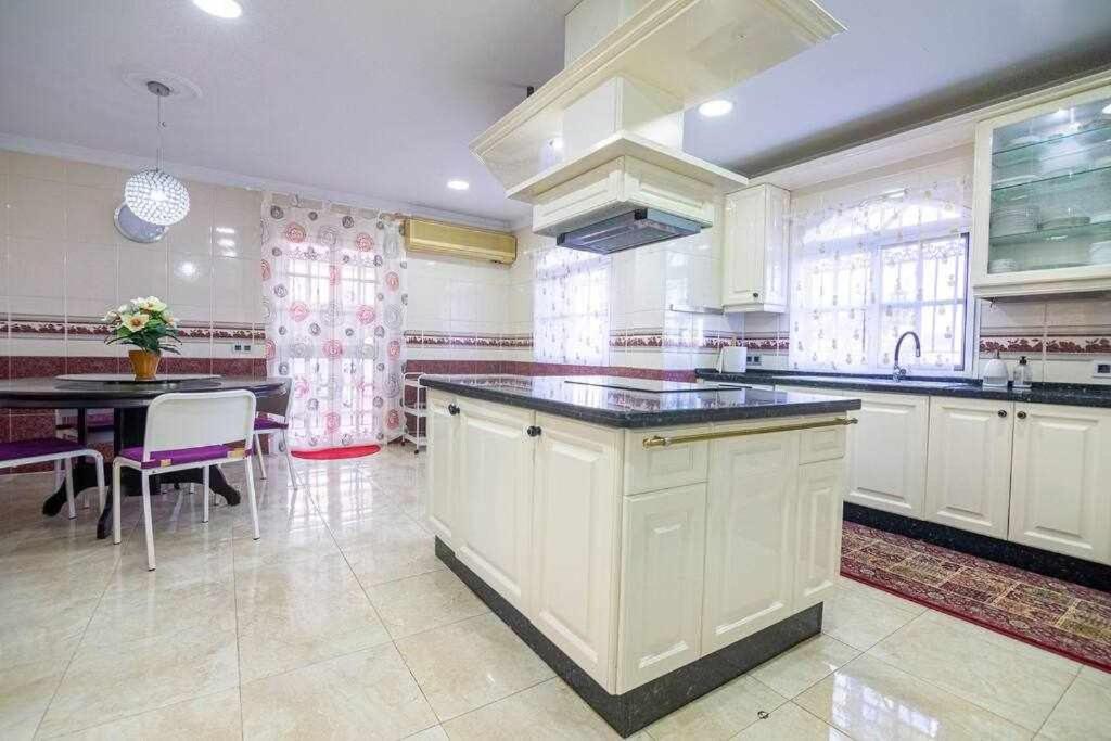 Lujosa Villa En Alhaurin De La Torre 7 Dormitorios Экстерьер фото